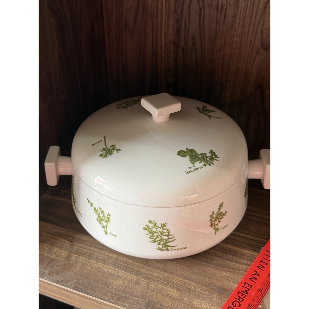 Herb Garden by Taste Setter 3 QUART ROUND COVERED CASSEROLE 8"  MADE IN JAPAN